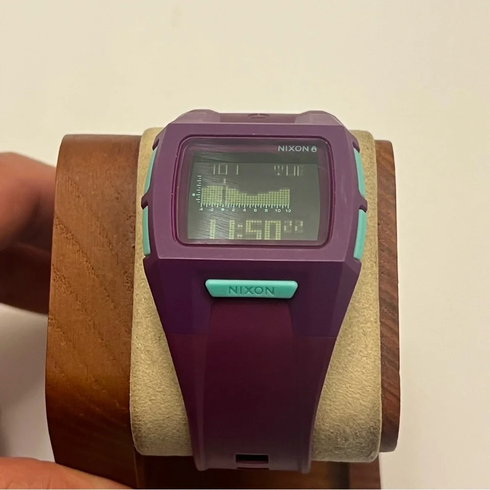 Nixon Small Lodown‎ II Tide (like new, brand new batteries)